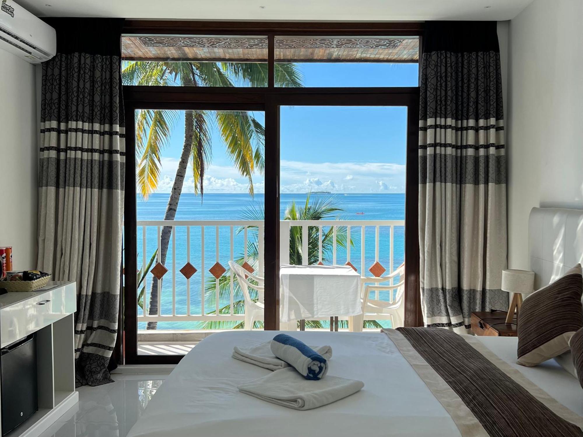Heron Beach Hotel - The Best Maldivian Getaway In Dhiffushi,Maldives Zewnętrze zdjęcie