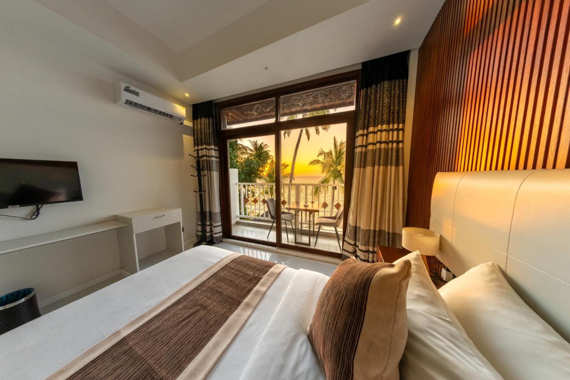 Heron Beach Hotel - The Best Maldivian Getaway In Dhiffushi,Maldives Zewnętrze zdjęcie