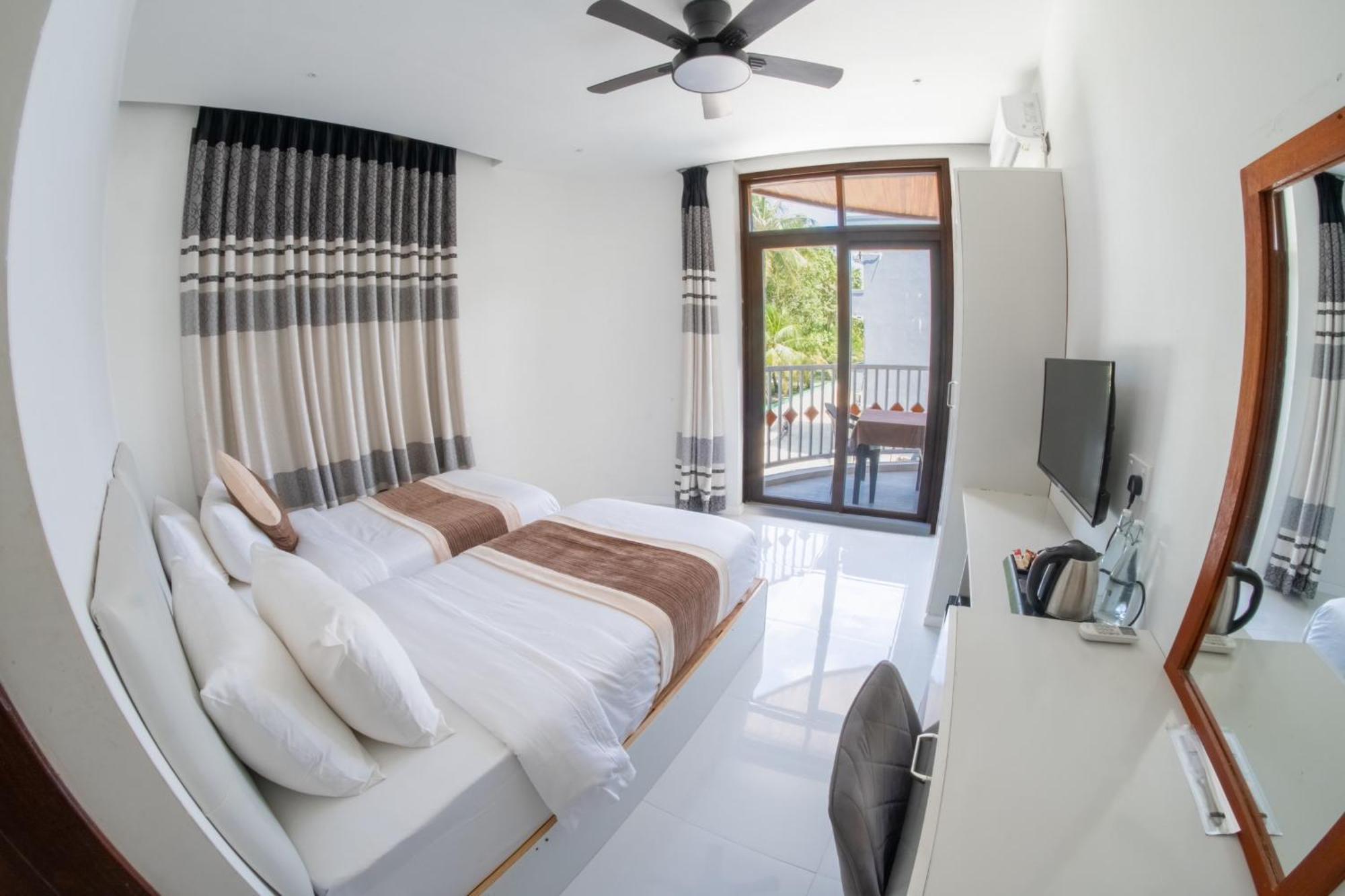 Heron Beach Hotel - The Best Maldivian Getaway In Dhiffushi,Maldives Zewnętrze zdjęcie