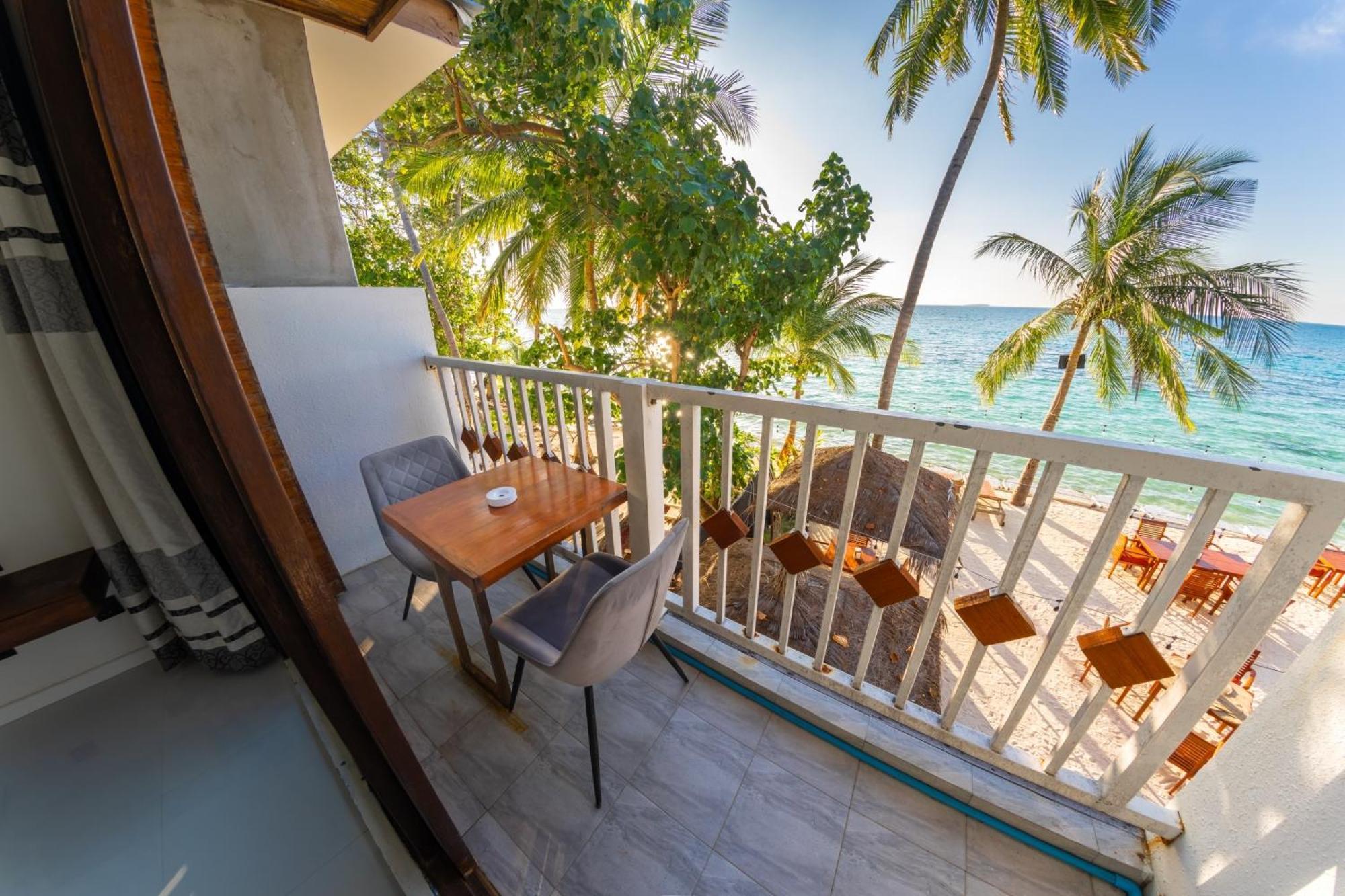 Heron Beach Hotel - The Best Maldivian Getaway In Dhiffushi,Maldives Zewnętrze zdjęcie