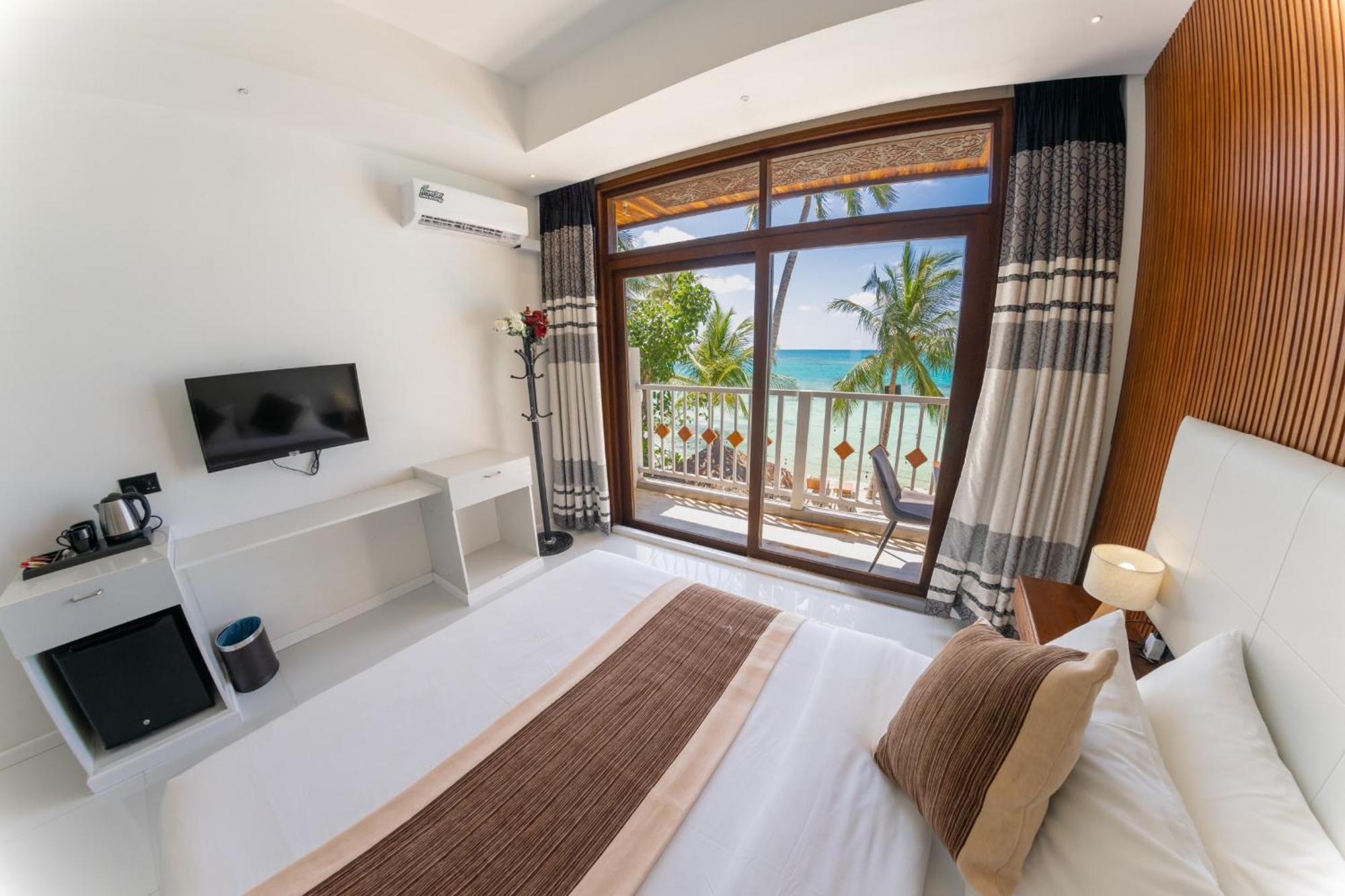 Heron Beach Hotel - The Best Maldivian Getaway In Dhiffushi,Maldives Zewnętrze zdjęcie